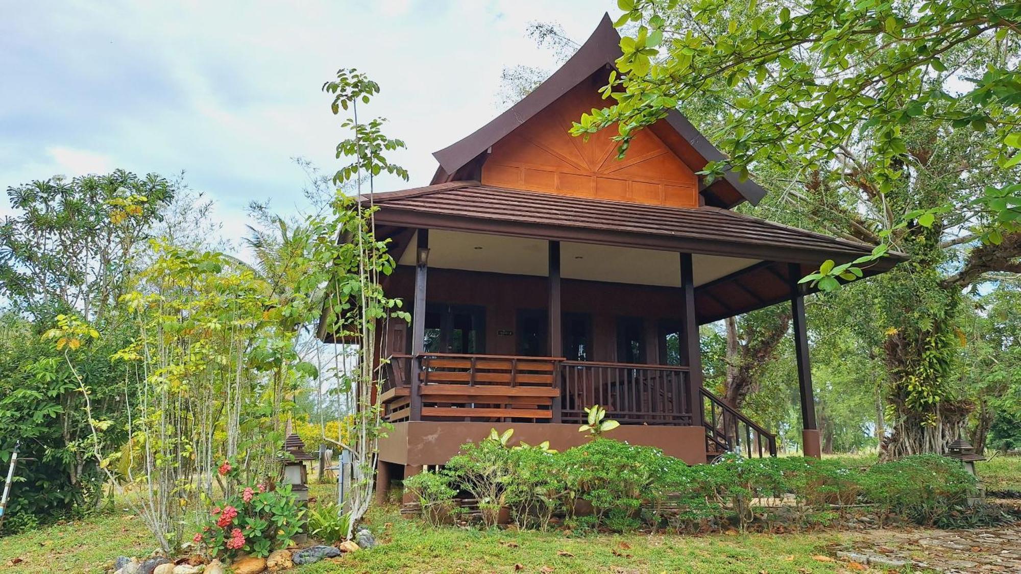 Thailife Wellness & Meditation Resort- Sha Plus Khao Lak Buitenkant foto